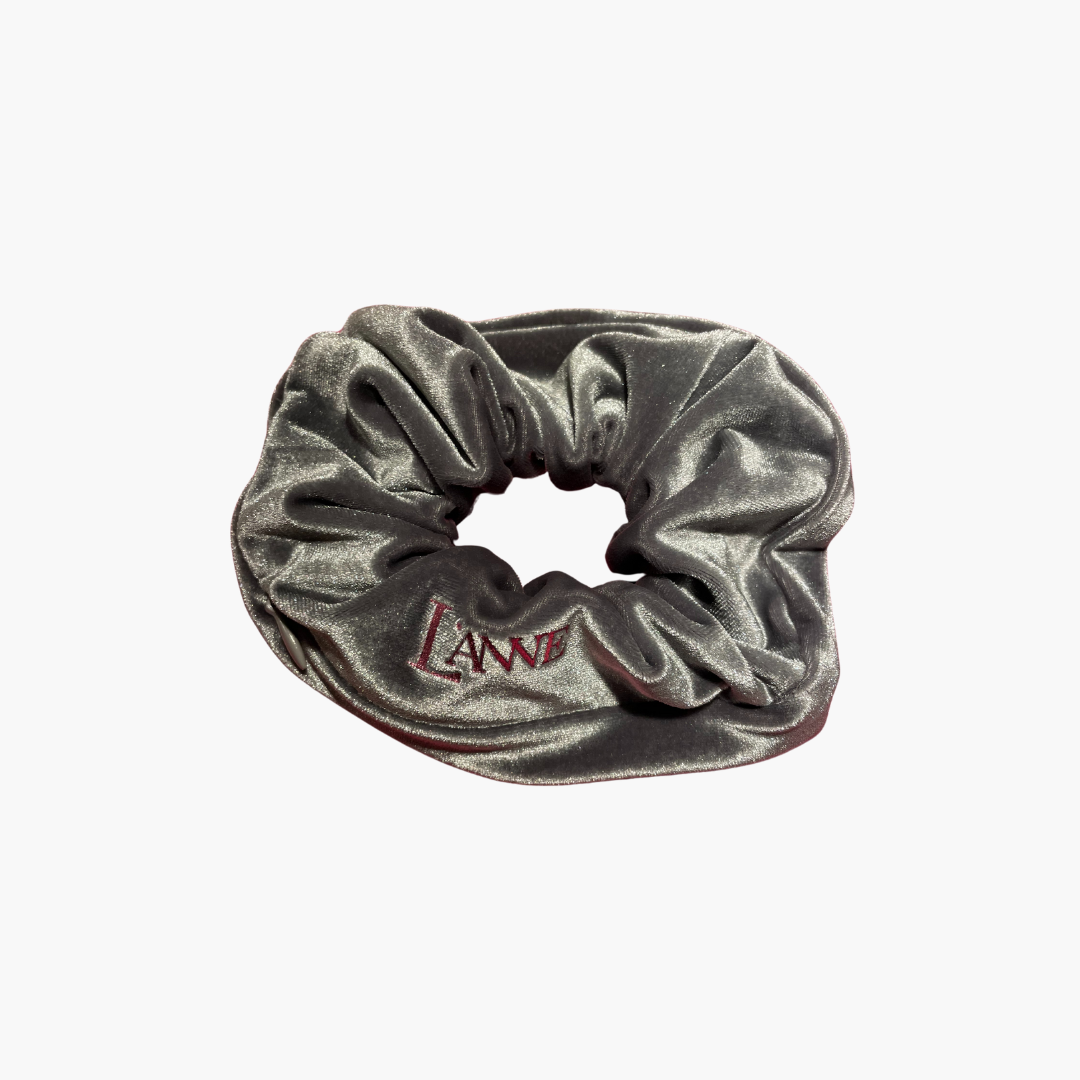 L'ANNE | Szürke plüss anyagú hajgumi cipzárral