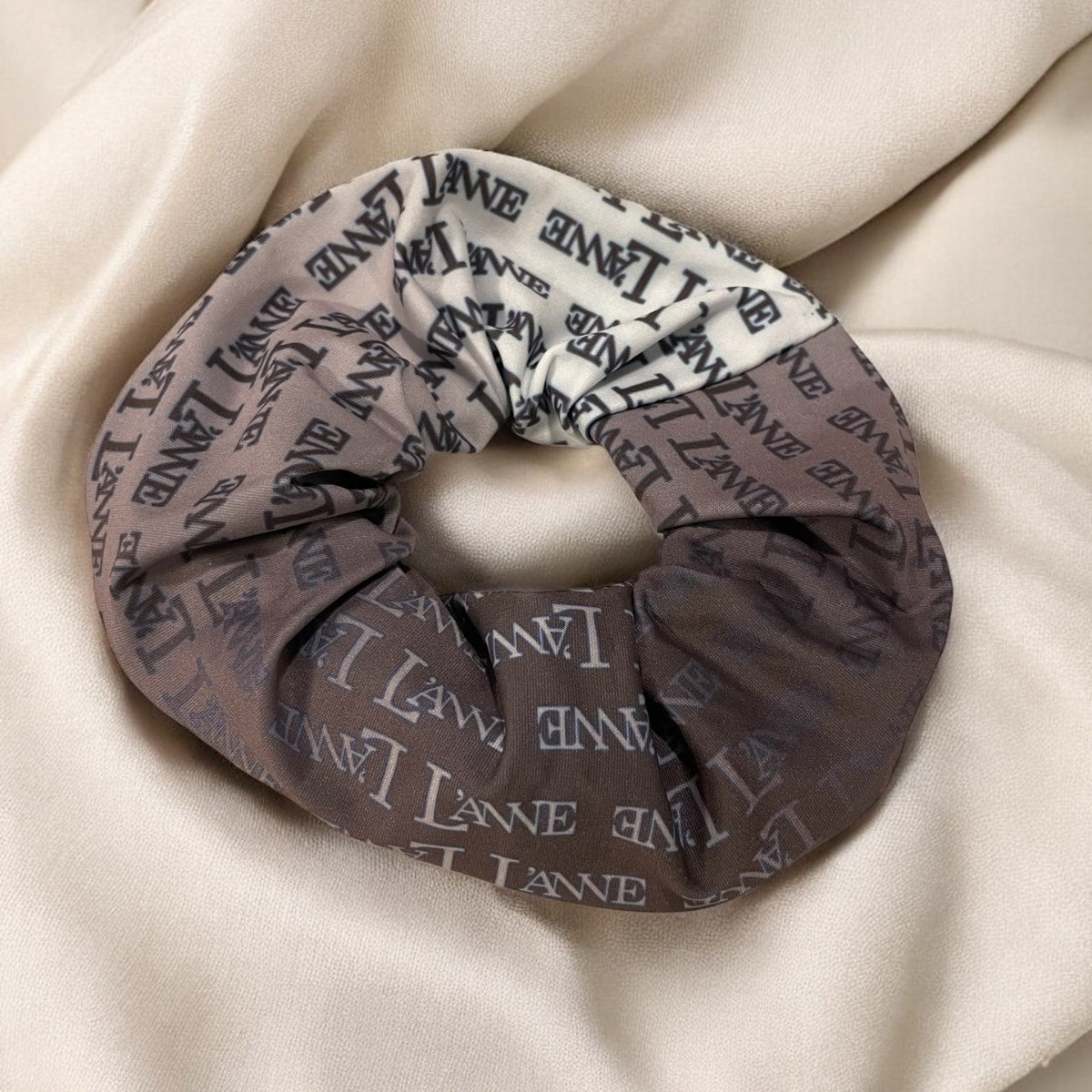 L'ANNE | Színátmenetes feliratos cipzáras hajgumi - Image 6